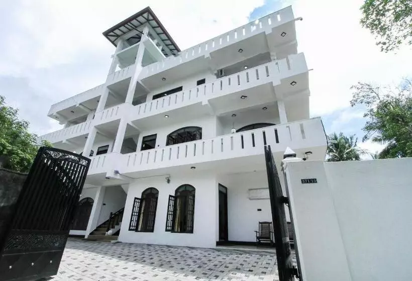 Hotelli Royal Rich Villa