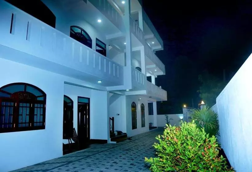 Hotelli Royal Rich Villa