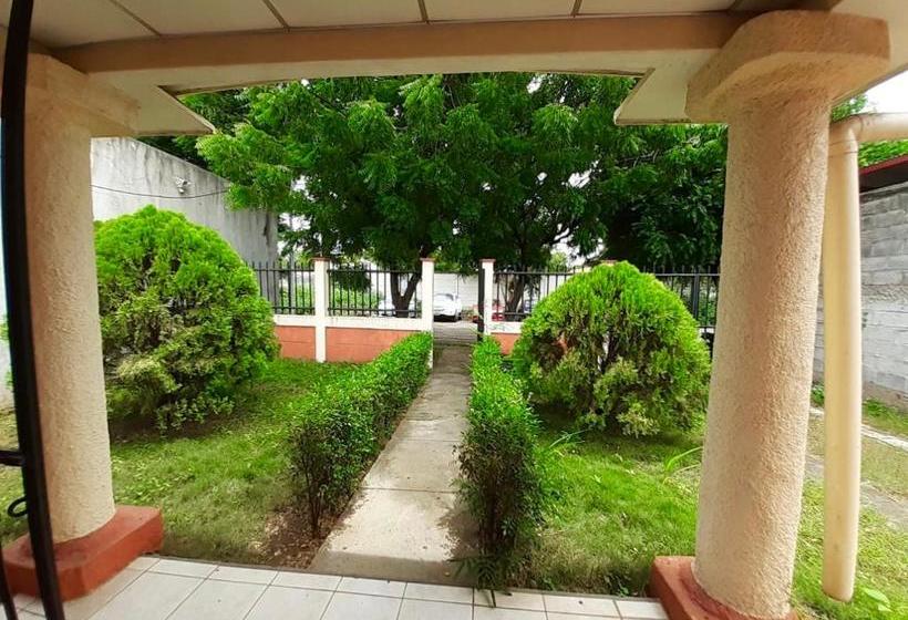 Airport Hostel Managua