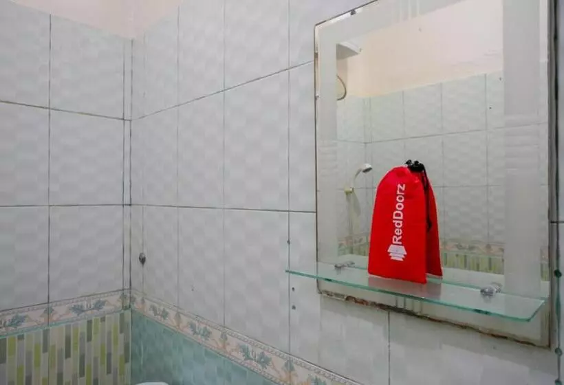 Hotelli Reddoorz Plus Syariah At Alam Raya