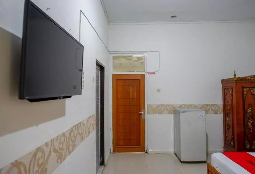 Hotelli Reddoorz Plus Syariah At Alam Raya