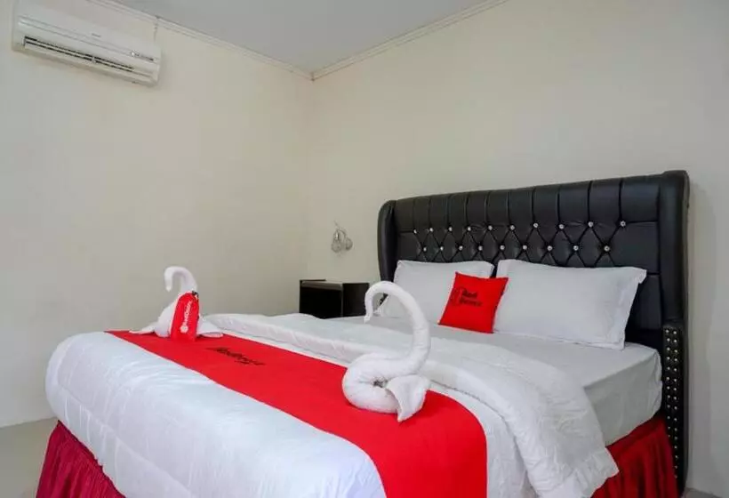 Hotelli Reddoorz Plus Syariah At Alam Raya