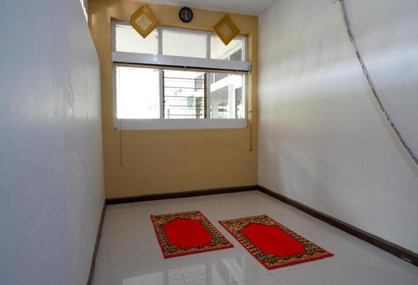 Otel Reddoorz Plus Syariah At Alam Raya