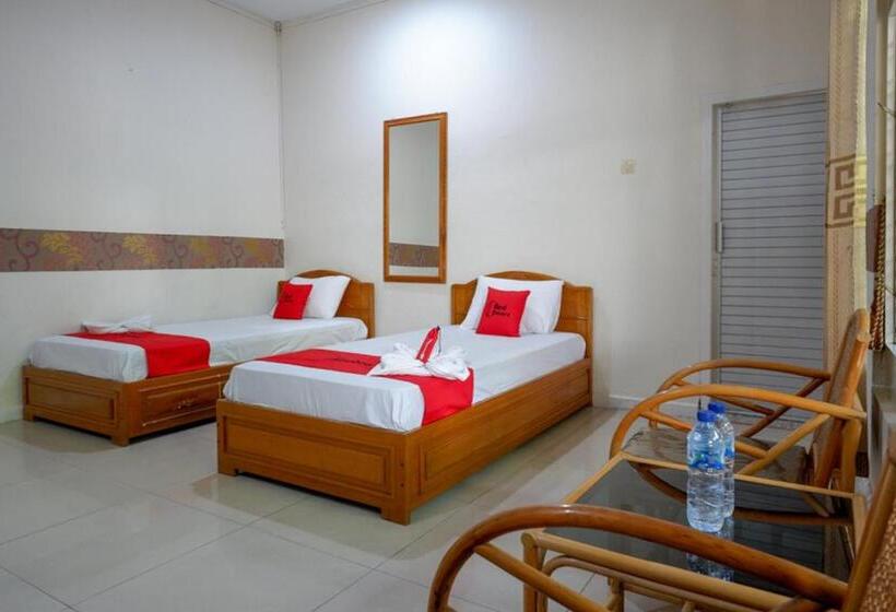 Otel Reddoorz Plus Syariah At Alam Raya