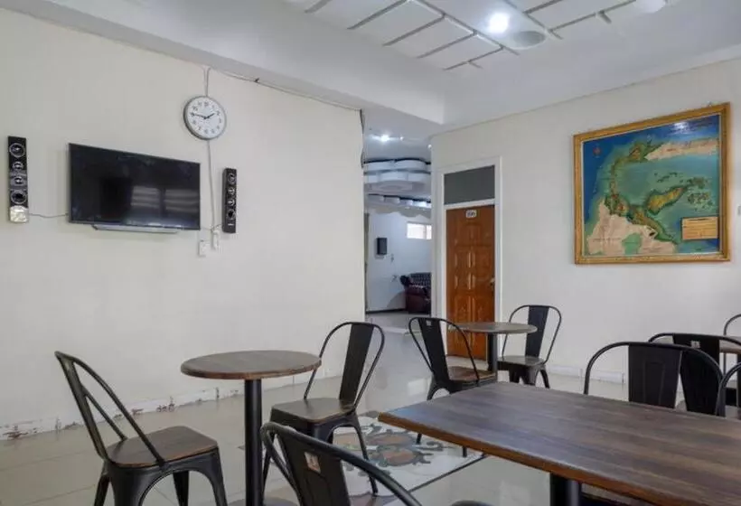 Hotelli Reddoorz Plus Syariah At Alam Raya