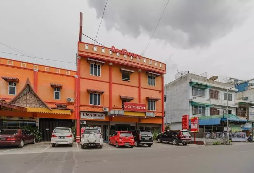 ホテル Reddoorz @ Pematangsiantar