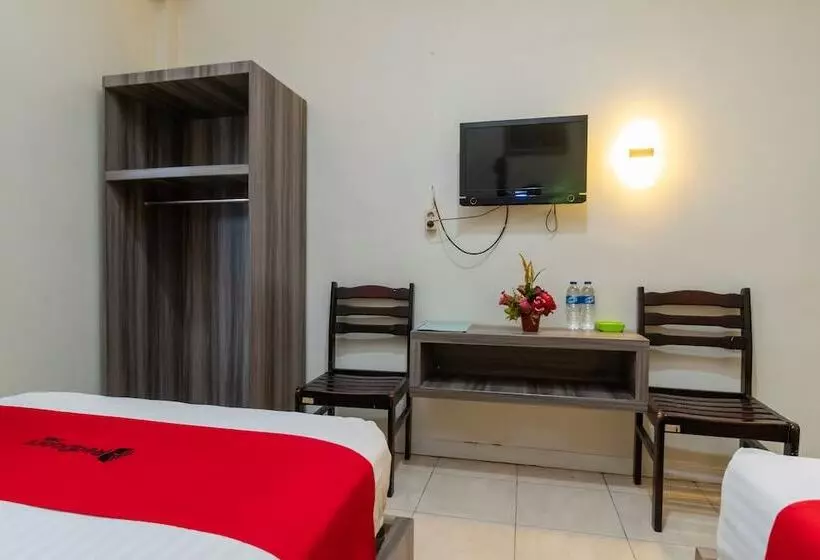 ホテル Reddoorz @ Pematangsiantar