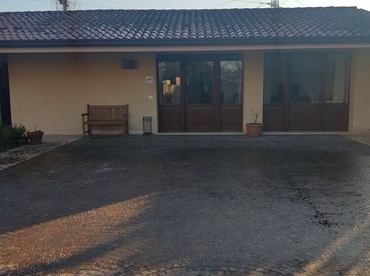 مبيت وإفطار Casale La Meridiana