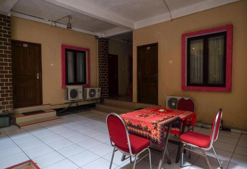 Reddoorz At H&w Hotel Solo