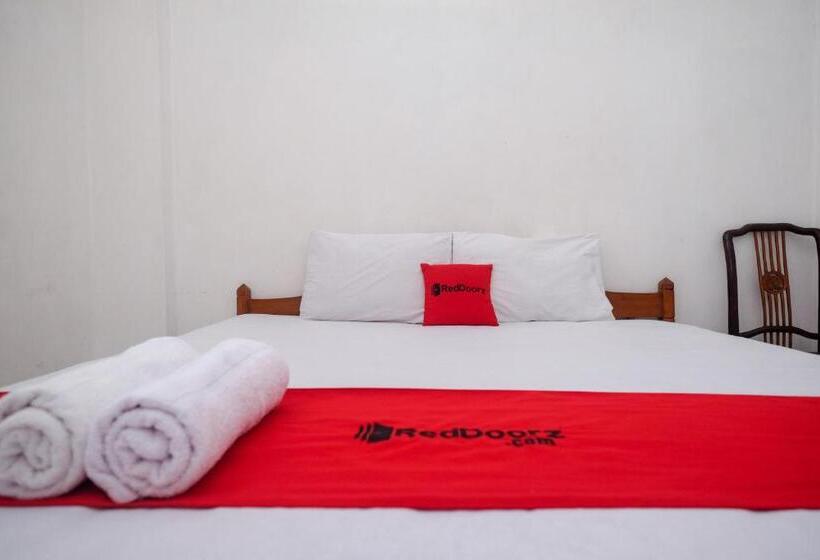 Reddoorz At H&w Hotel Solo