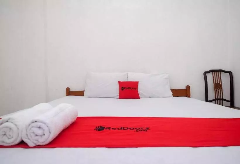 Reddoorz At H&w Hotel Solo