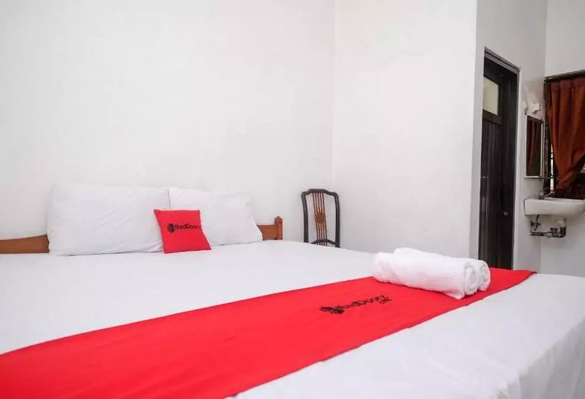 Reddoorz At H&w Hotel Solo