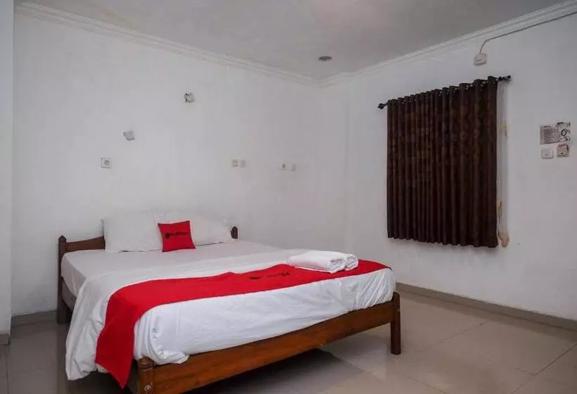 Reddoorz At H&w Hotel Solo