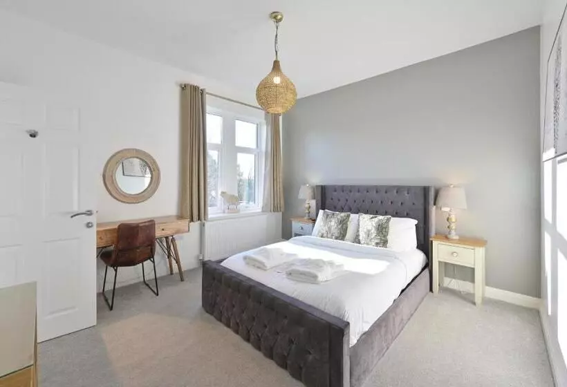 Aamiaismajoitus (B&B) Rooms At The Dressers Arms