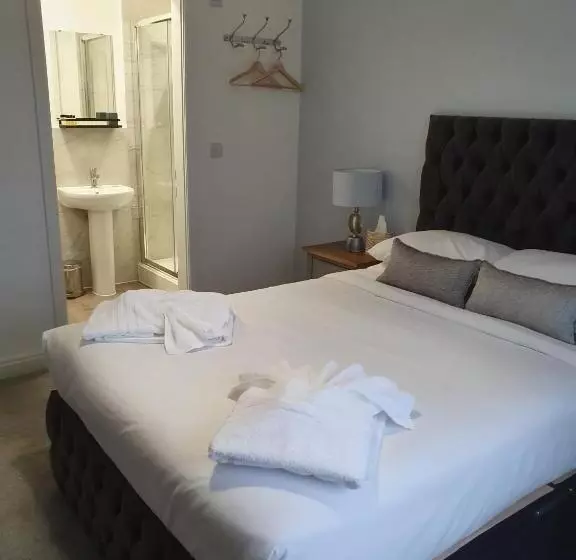 Aamiaismajoitus (B&B) Rooms At The Dressers Arms