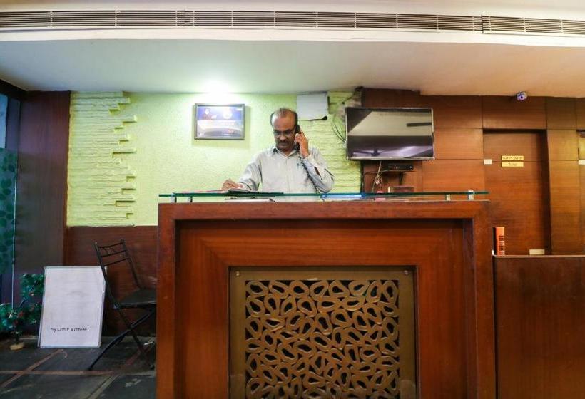 Отель Oyo 3298 Royal Banquet