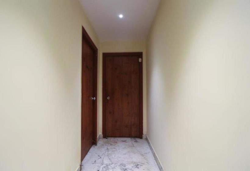 Отель Oyo 3298 Royal Banquet