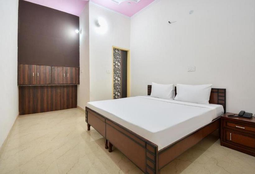 בית מלון כפרי Spot On 44184 Suncity