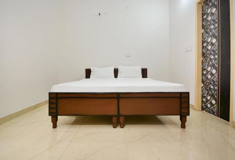 בית מלון כפרי Spot On 44184 Suncity