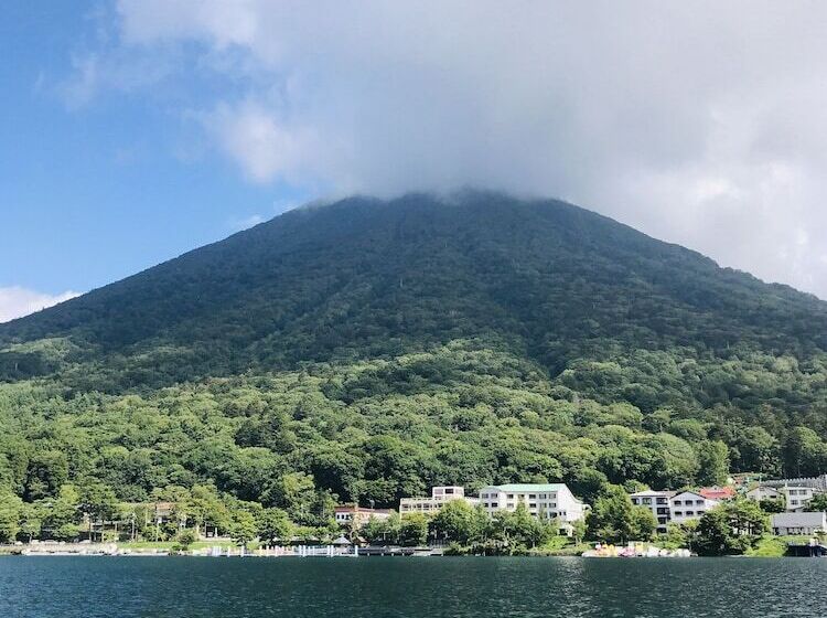 ריוקאן Lake Side Nikko