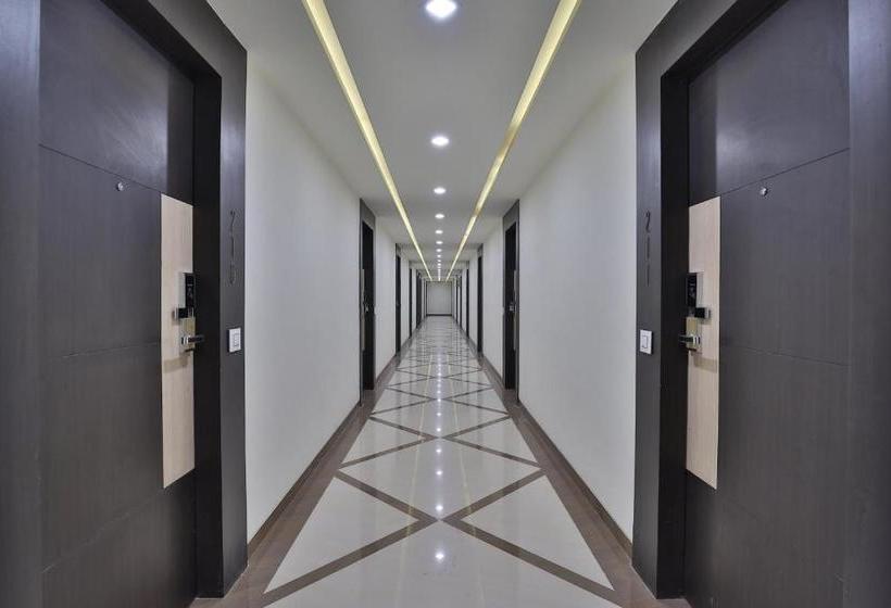 Отель Capital O 41581 Hiriz