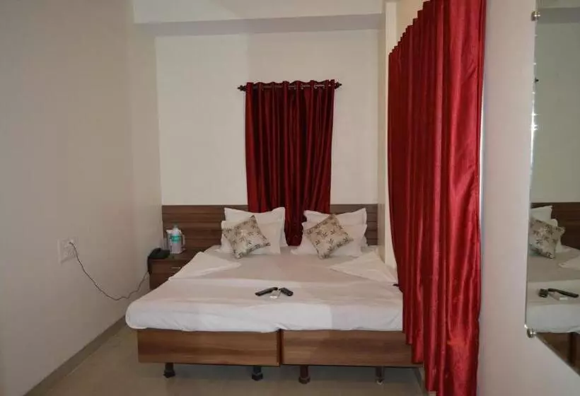 ホテル Visau,shirdi