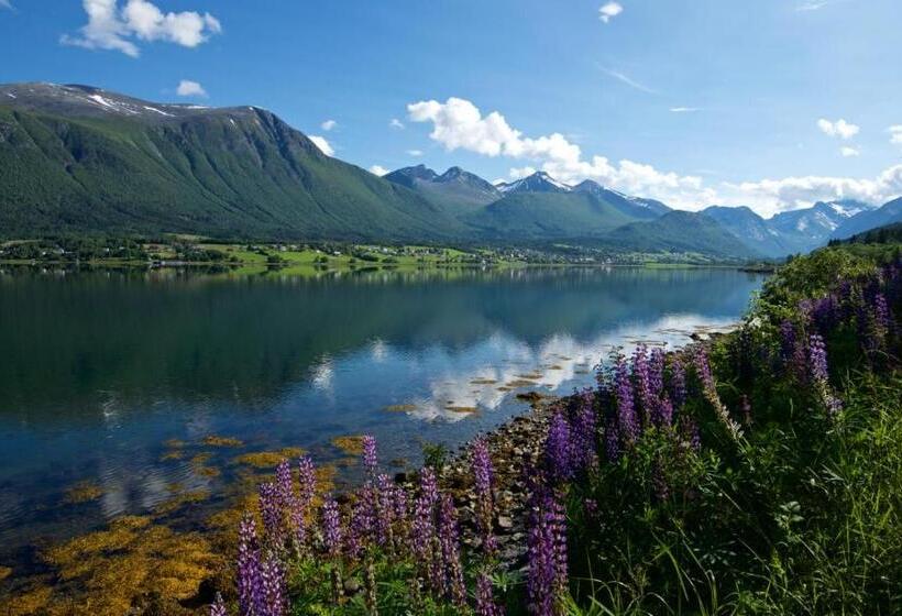 Isfjorden Turisthotell & Motell