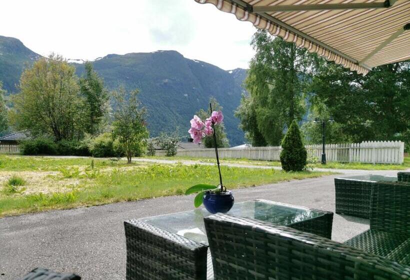 Isfjorden Turisthotell & Motell