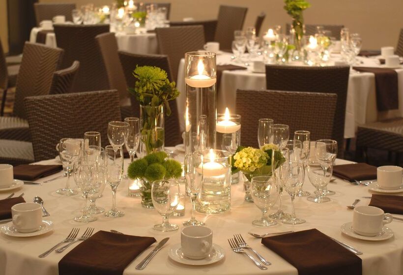 فندق Embassy Suites By Hilton Dallas Love Field