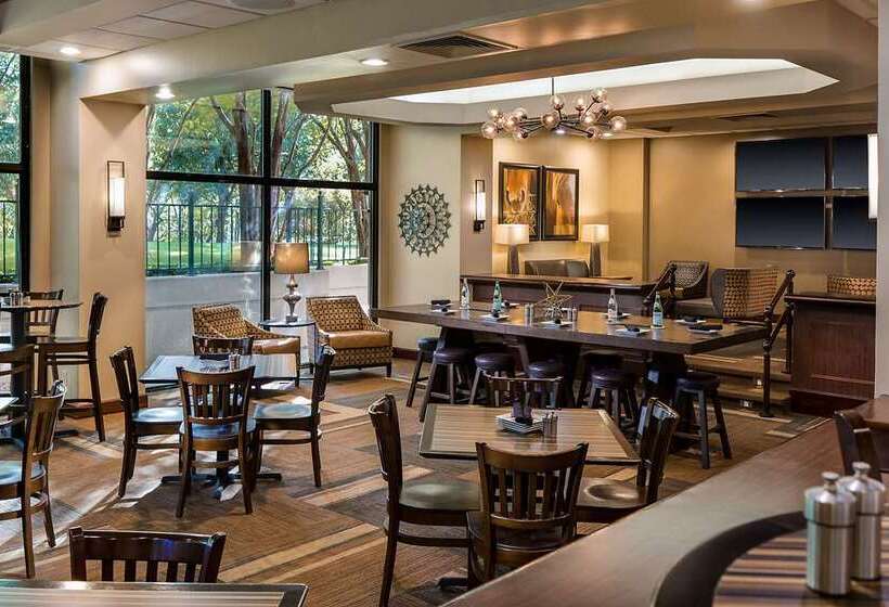 فندق Embassy Suites By Hilton Dallas Love Field