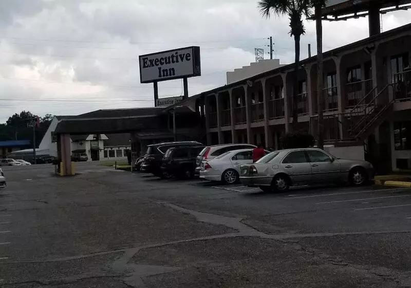 Отель Executive Inn