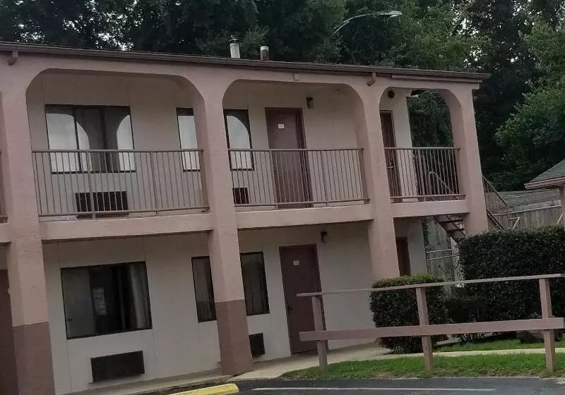 Отель Executive Inn