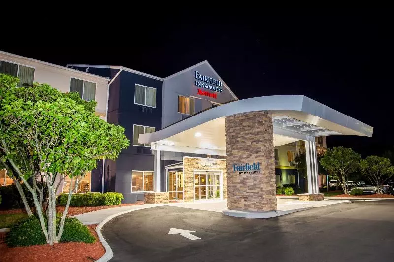 ホテル Fairfield Inn & Suites Fredericksburg