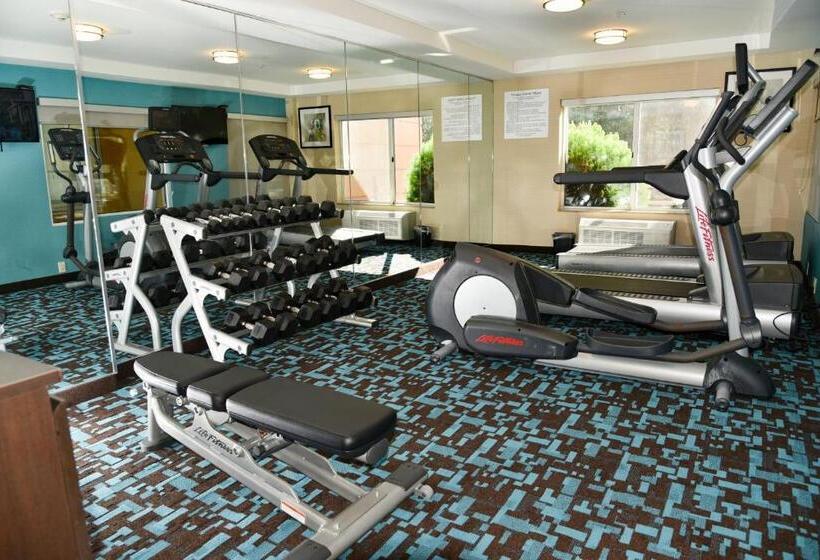 فندق Fairfield Inn Hartford Airport