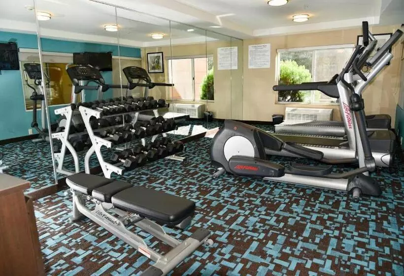 Отель Fairfield Inn Hartford Airport