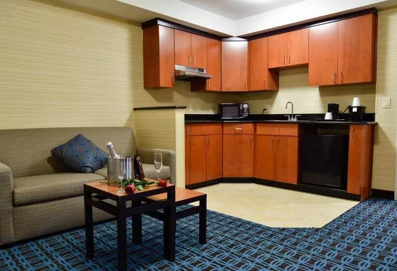 Отель Fairfield Inn Hartford Airport