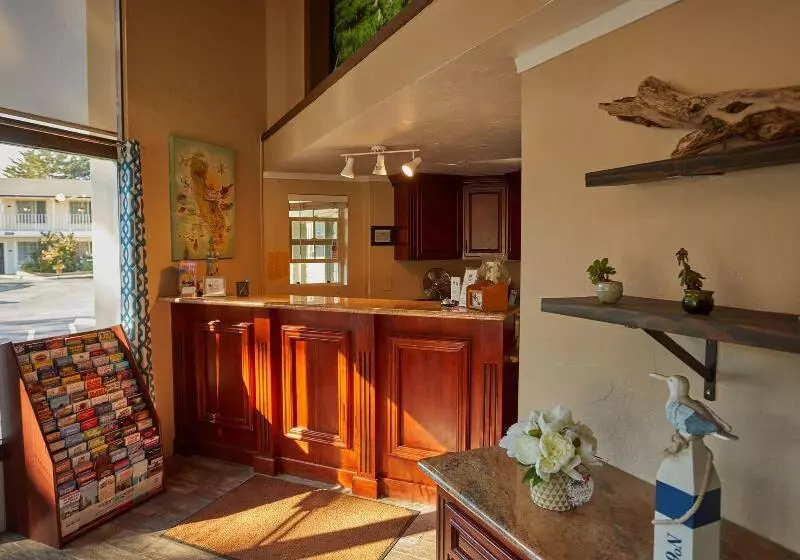 Отель Inn By The Bay Monterey