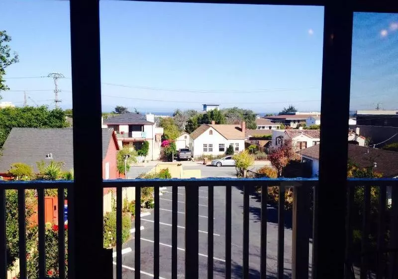 Отель Inn By The Bay Monterey