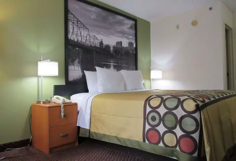 هتل Super 8 By Wyndham New Cumberland