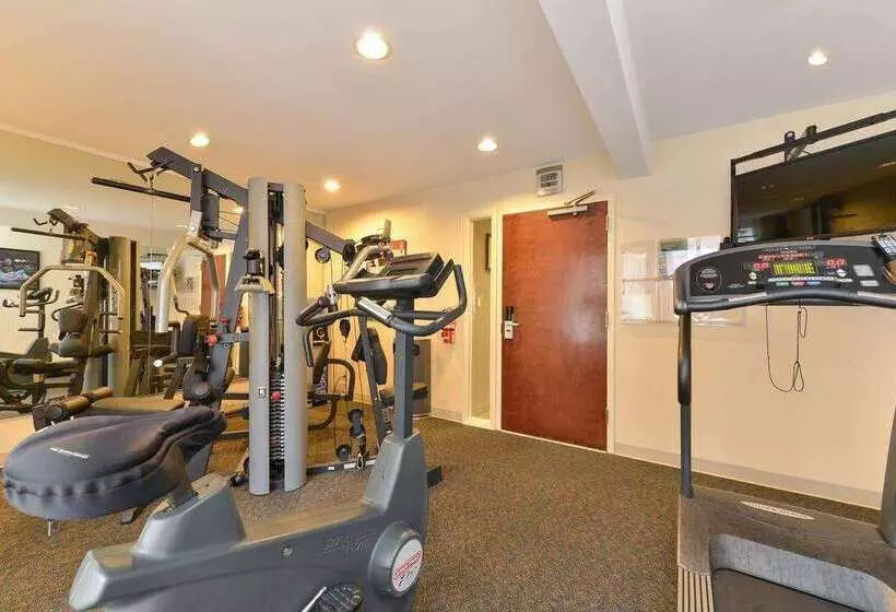 هتل Super 8 By Wyndham New Cumberland