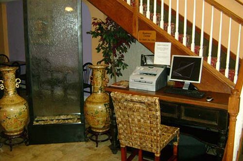 Summit Inn Hotel & Suites