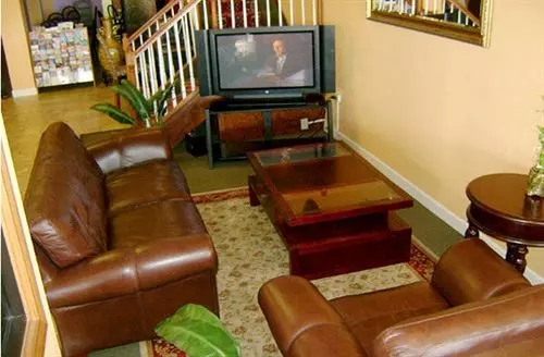 Summit Inn Hotel & Suites