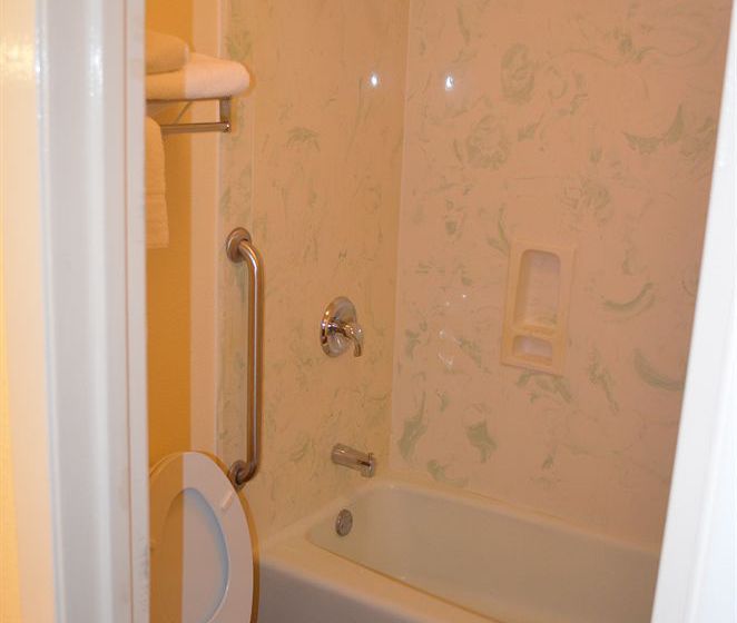 Summit Inn Hotel & Suites