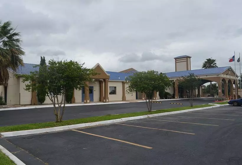 Summit Inn Hotel & Suites