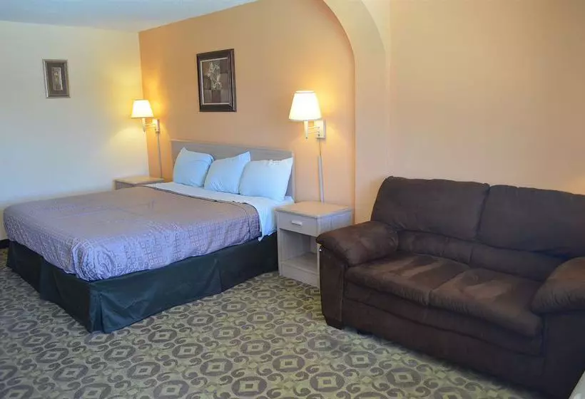 Summit Inn Hotel & Suites