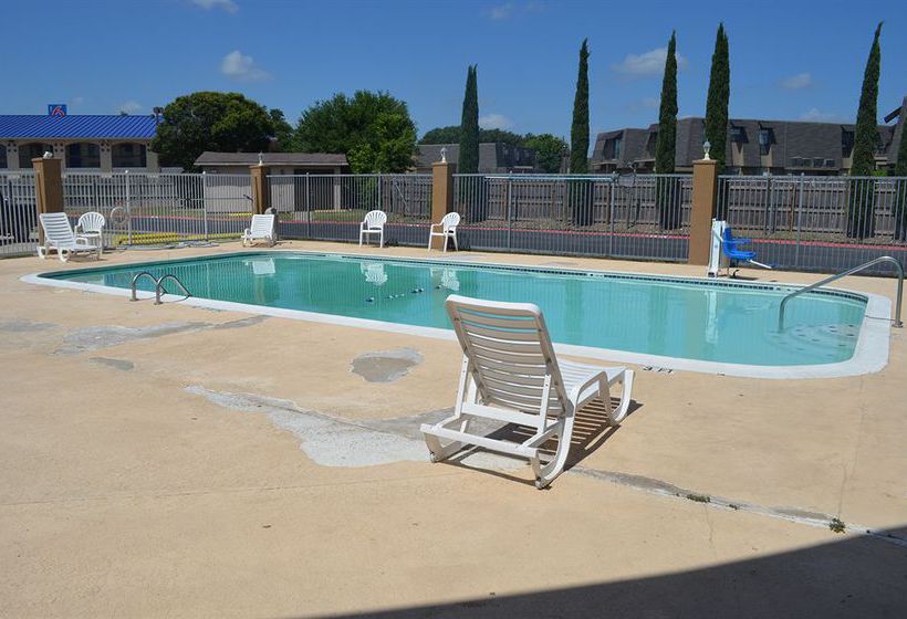 Summit Inn Hotel & Suites