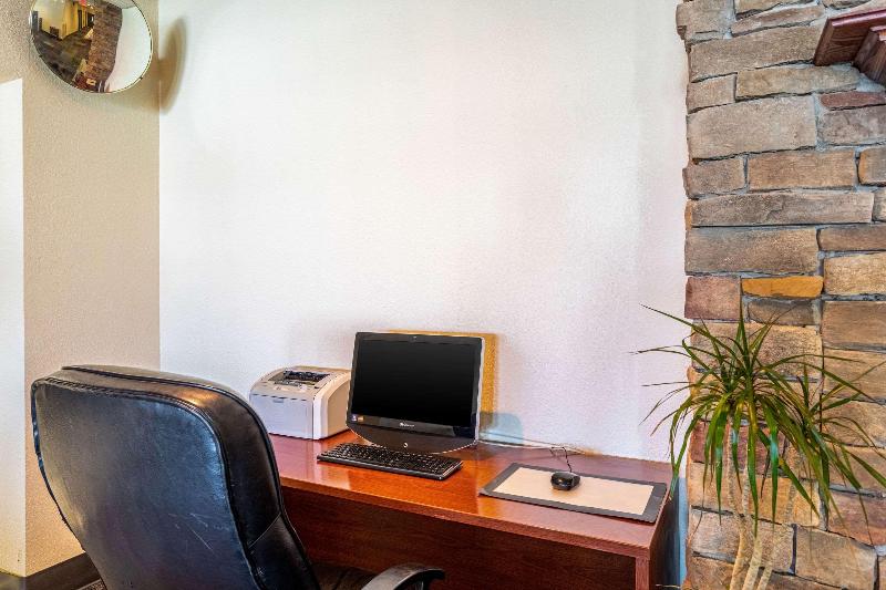 בית מלון כפרי Suburban Studios