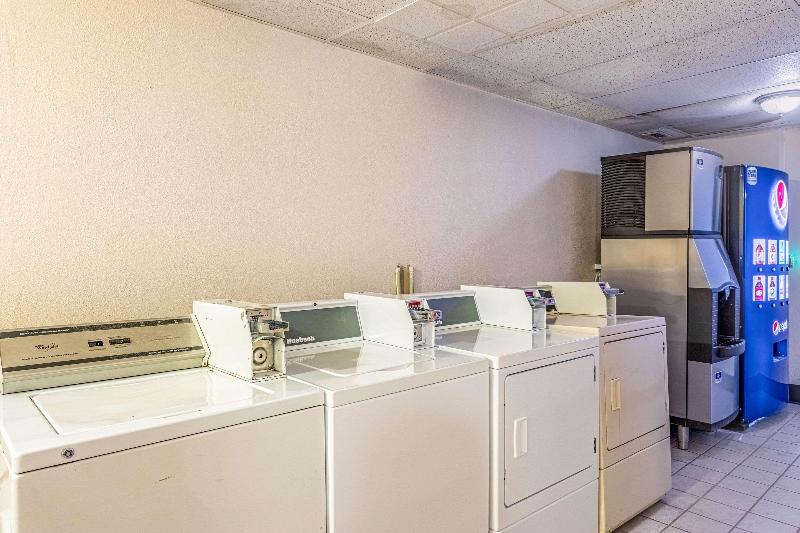 בית מלון כפרי Suburban Studios