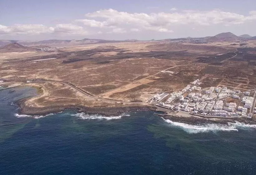 Retkeilymaja La Santa Ocean