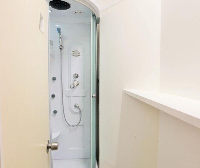 Yakasoba House   Hostel